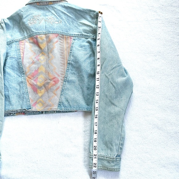VTG FT BRAND CROPPED LIGHT WASH DENIM JACKET WITH SOUTHWEST PANEL ACCENTS.Sz S - Picture 8 of 10